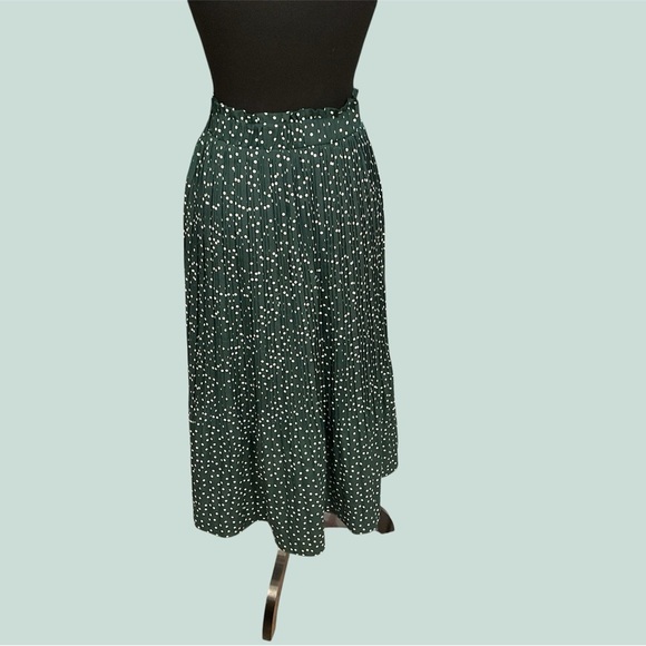 2 PK MIDI LENGTH SKIRTS SIZE MEDIUM ONE NWT - Picture 6 of 7